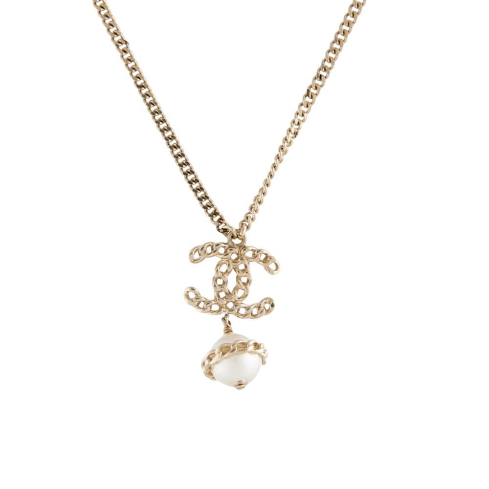 AUTH NEW Chanel Gold-tone Faux Pearl Interlocking Pendant Necklace